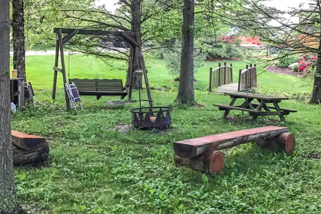 Honey House Cabin - A Quiet Countryside Retreat! Nappanee Esterno foto