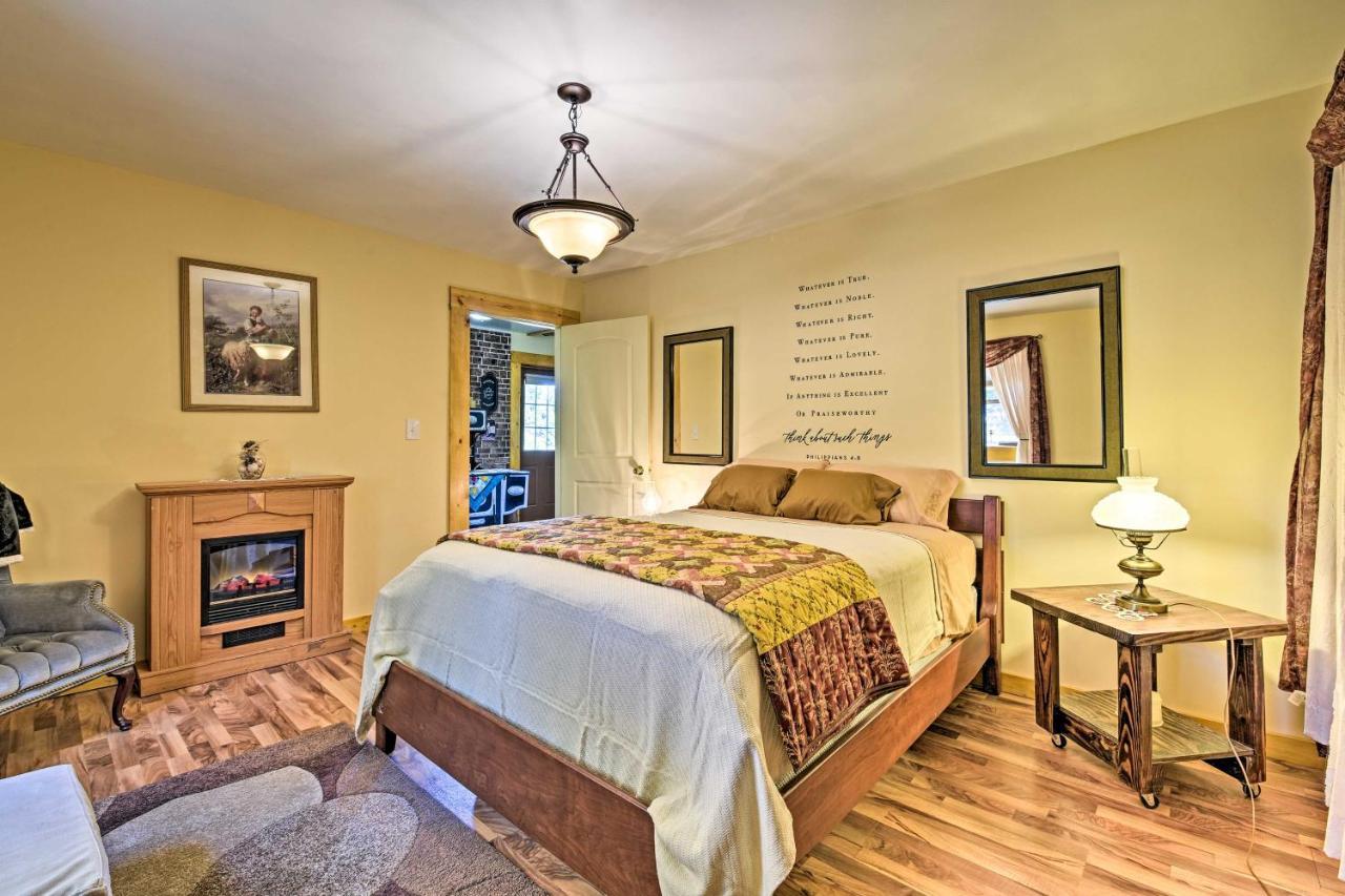Honey House Cabin - A Quiet Countryside Retreat! Nappanee Esterno foto