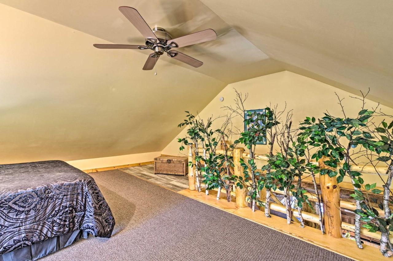 Honey House Cabin - A Quiet Countryside Retreat! Nappanee Esterno foto