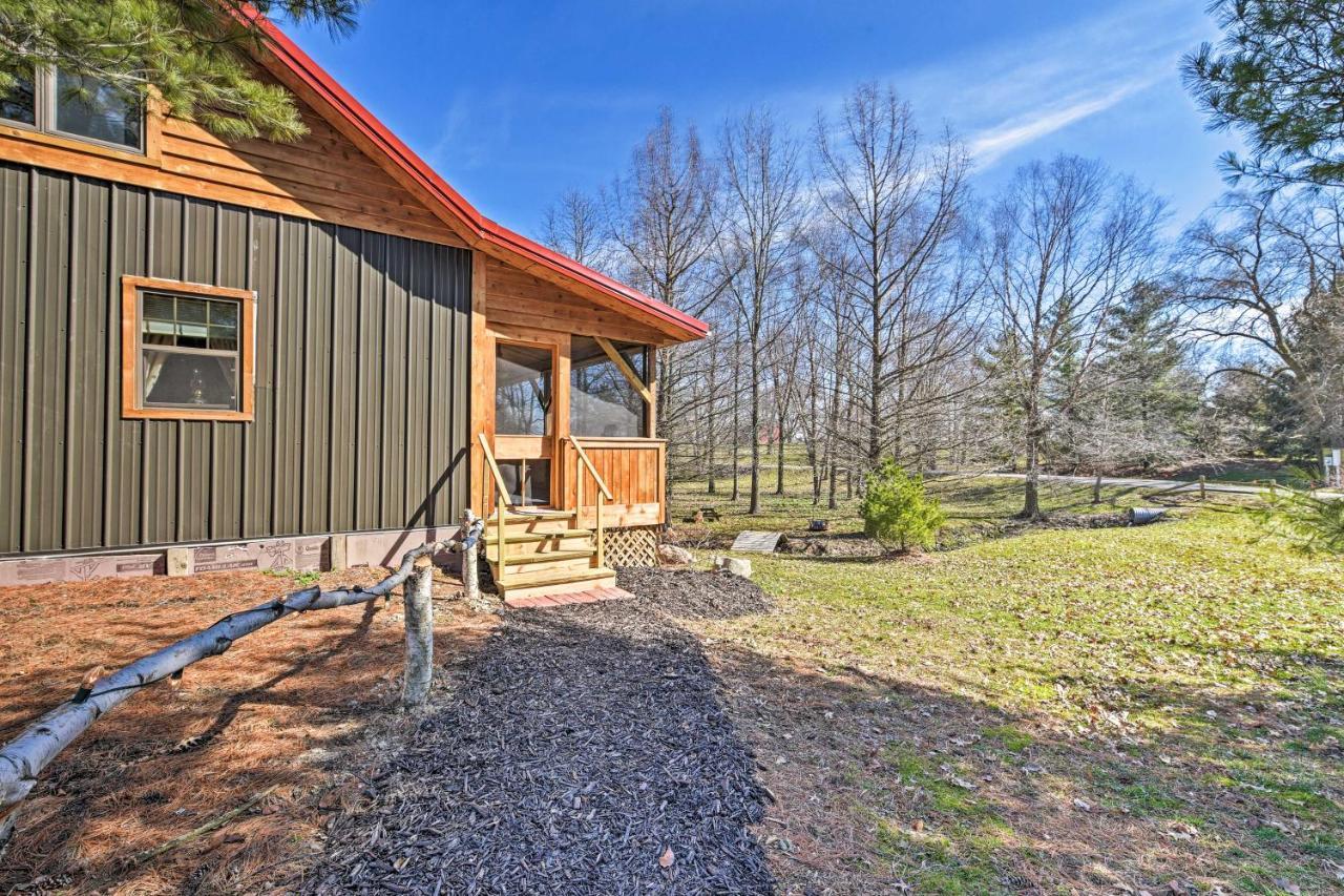 Honey House Cabin - A Quiet Countryside Retreat! Nappanee Esterno foto