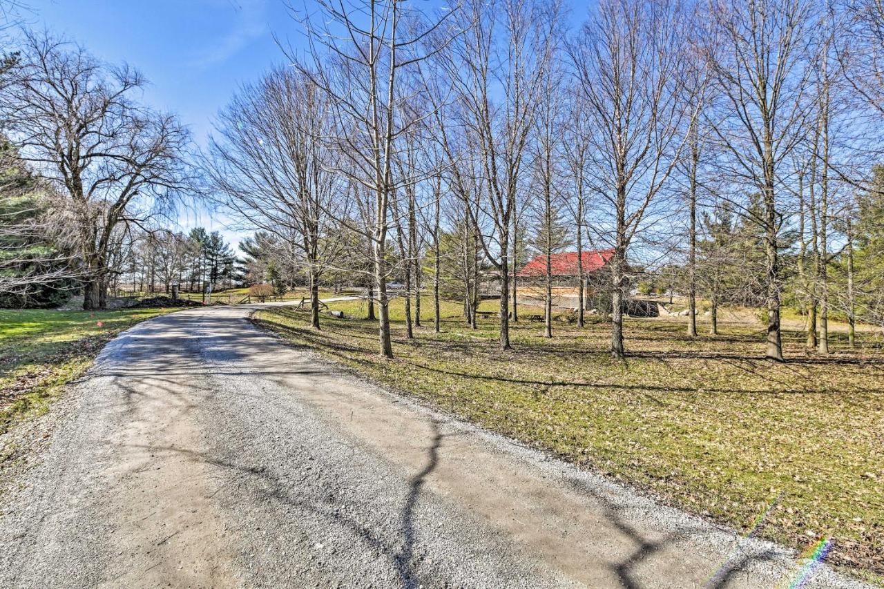 Honey House Cabin - A Quiet Countryside Retreat! Nappanee Esterno foto