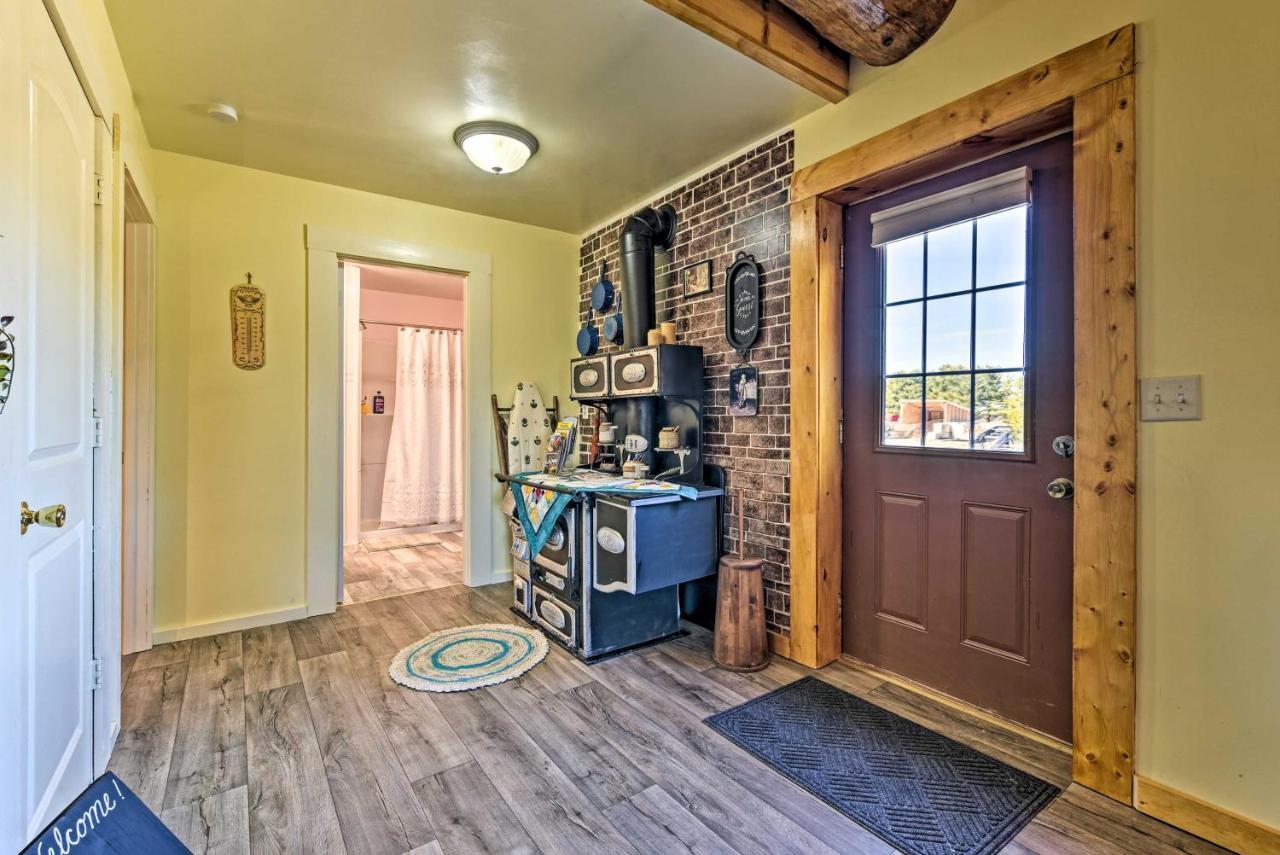 Honey House Cabin - A Quiet Countryside Retreat! Nappanee Esterno foto