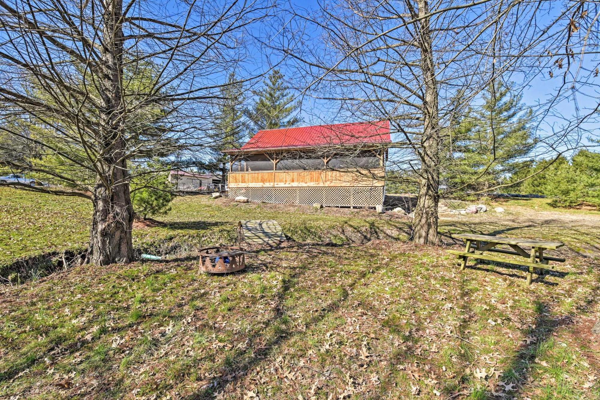 Honey House Cabin - A Quiet Countryside Retreat! Nappanee Esterno foto