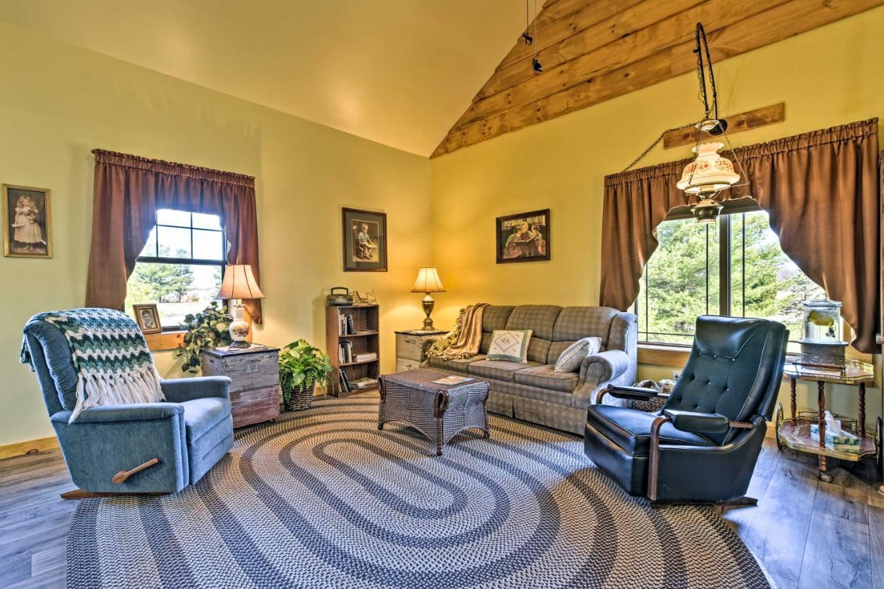 Honey House Cabin - A Quiet Countryside Retreat! Nappanee Esterno foto