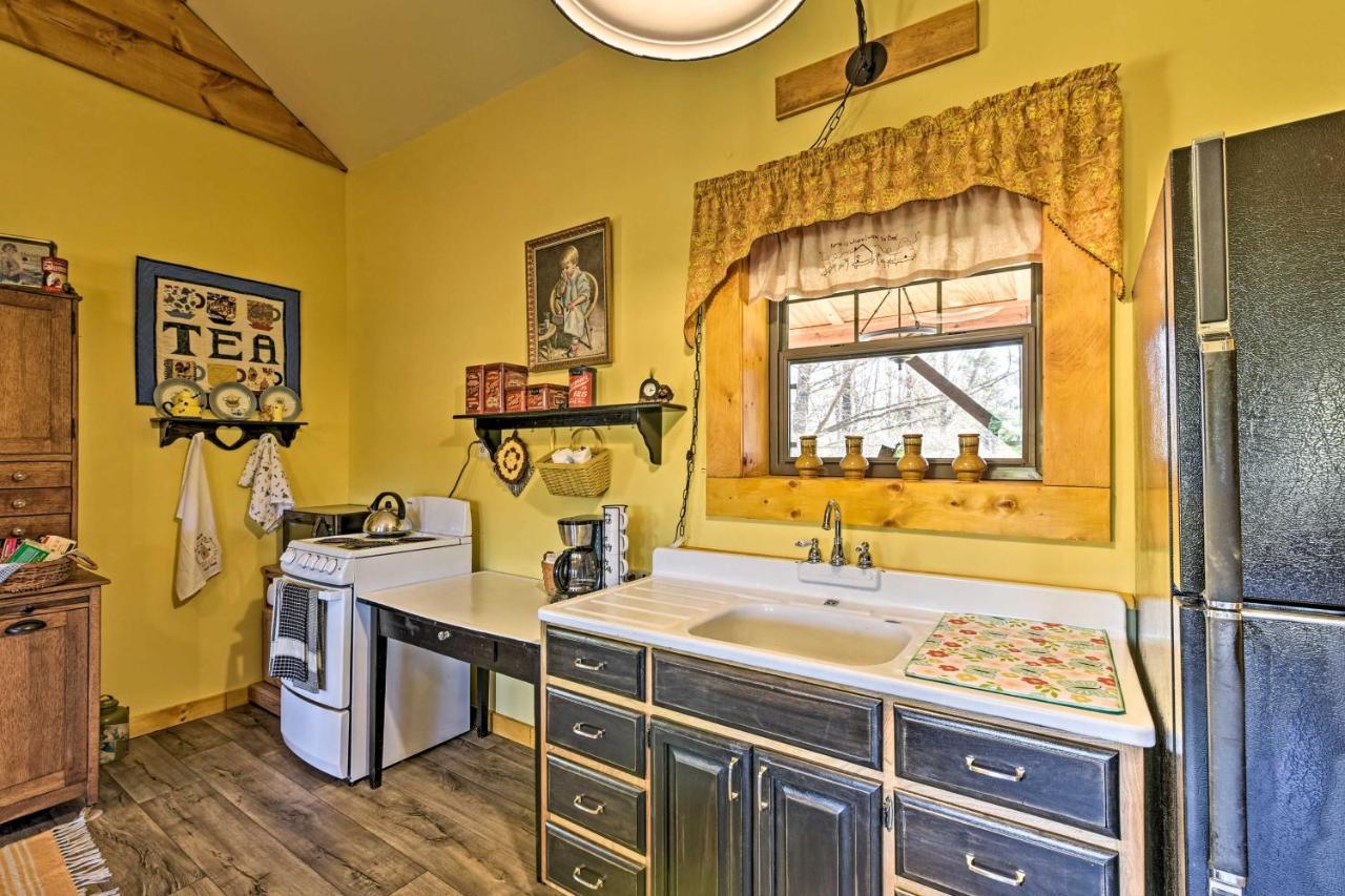 Honey House Cabin - A Quiet Countryside Retreat! Nappanee Esterno foto