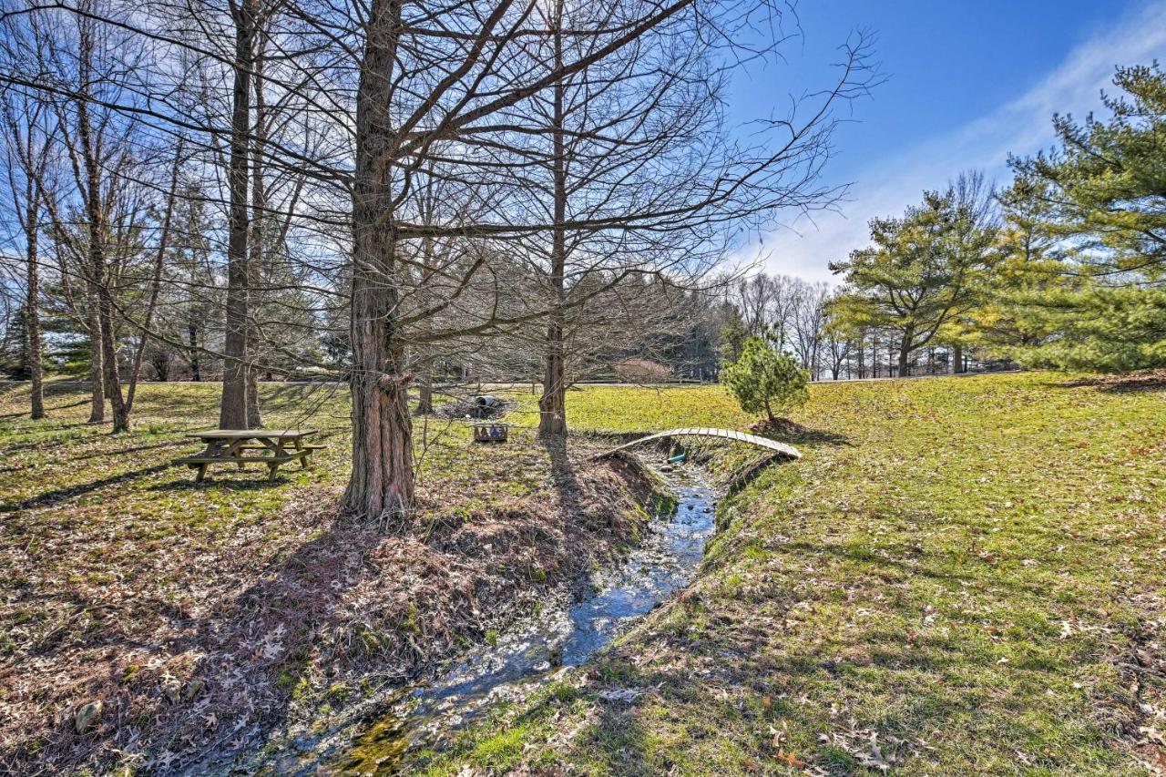 Honey House Cabin - A Quiet Countryside Retreat! Nappanee Esterno foto