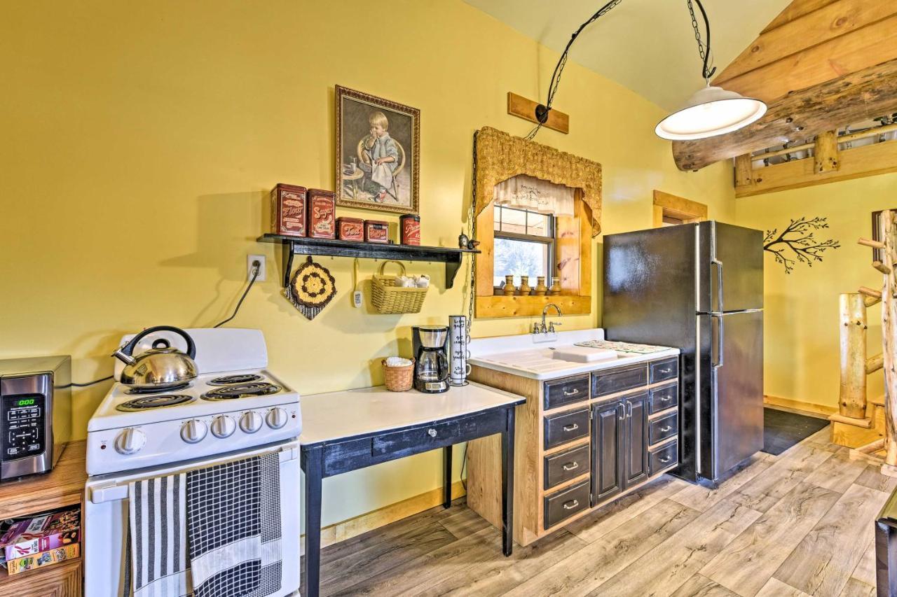Honey House Cabin - A Quiet Countryside Retreat! Nappanee Esterno foto