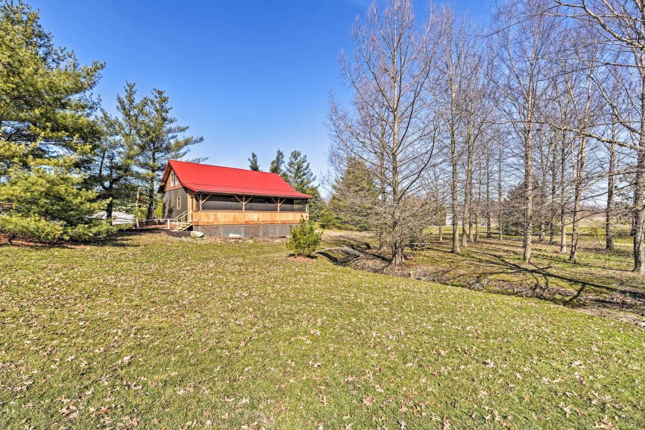 Honey House Cabin - A Quiet Countryside Retreat! Nappanee Esterno foto