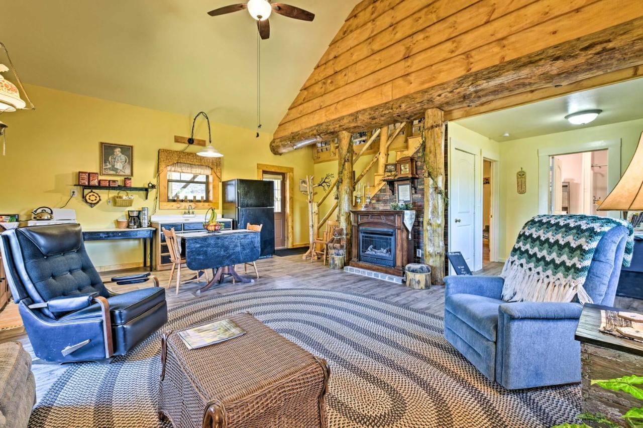 Honey House Cabin - A Quiet Countryside Retreat! Nappanee Esterno foto