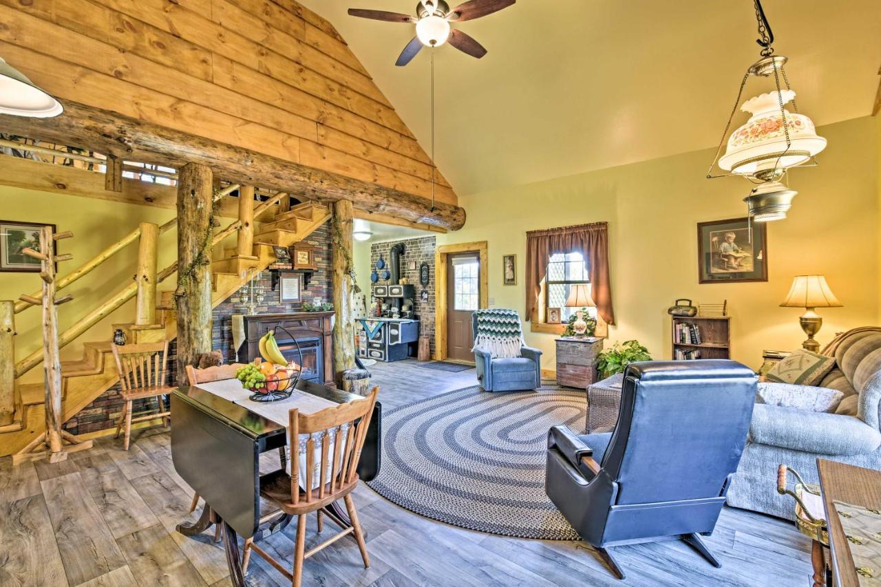 Honey House Cabin - A Quiet Countryside Retreat! Nappanee Esterno foto
