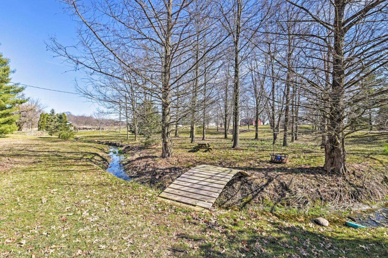 Honey House Cabin - A Quiet Countryside Retreat! Nappanee Esterno foto